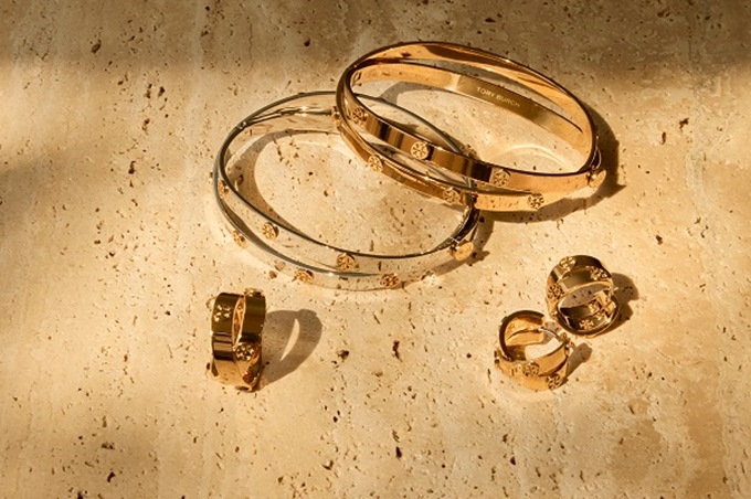 رمضان بأسلوب TORY BURCH: تشكيلة خاصة بروح أنيقة وهادئة